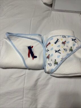 Modern baby hooded towel setX2. NWOT